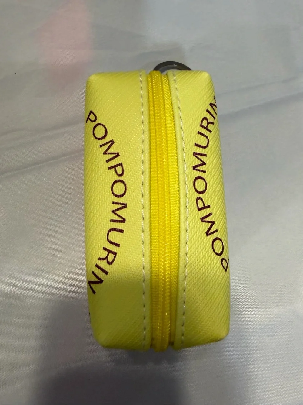 Yellow Pompomurin Small coin  Pouch with Keyring Hello Kitty